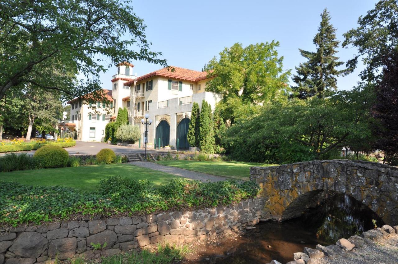 Columbia Gorge Hotel & Spa Худ Ривър Екстериор снимка